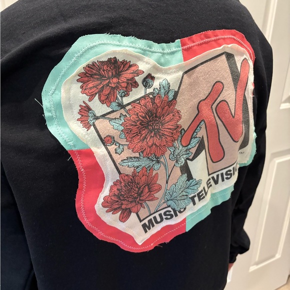 NWT Upcycled funky mtv music television large sweatshirt. 23 pit to pit - Picture 2 of 9